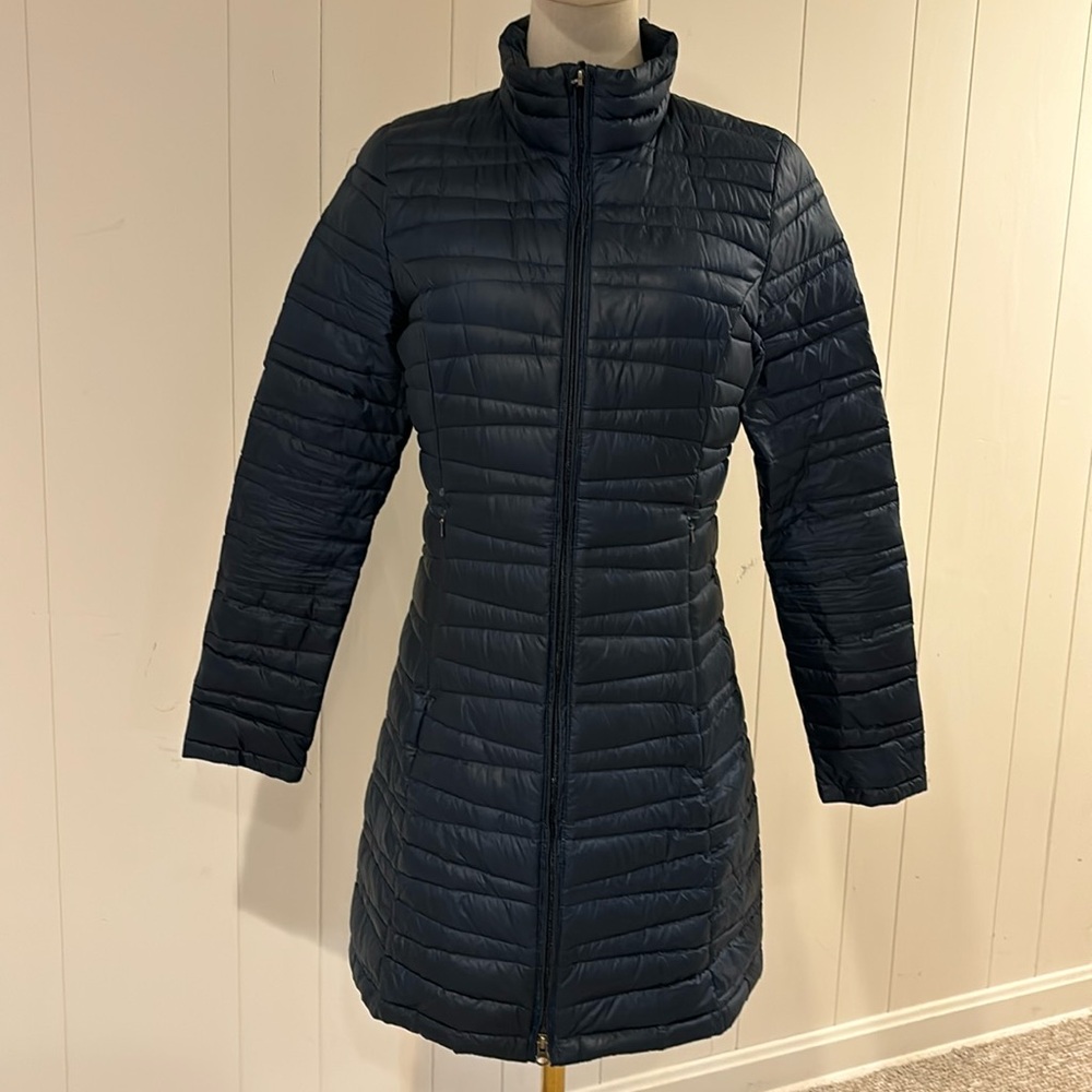 EUC Patagonia Women’s small navy knee length puffer coat